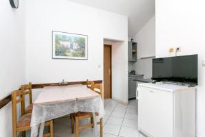 Apartments by the sea Postira, Brac - 739