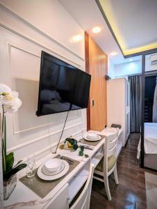 AIR RESIDENCES Makati Netflix plus 200 mbps digital door lock