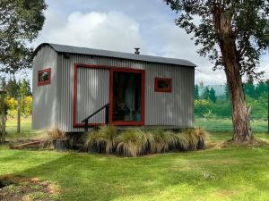 Waiata Shepherds Hut- Off Grid retreat