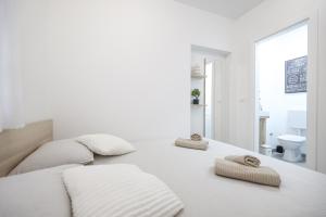 Apartments with parking space Zadar - 23478