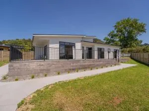 Family Casa - Cooks Beach Holiday Home - Whenuakite
