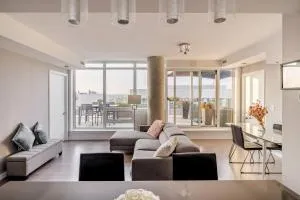 Luxury 2-Bedroom Penthouse Downtown with Free Parking - Ottawa