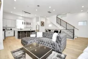 BlissHaven Luxe & Spacious in Downtown Houston with Soaking Tub ,Rooftop and free Parking - Houston