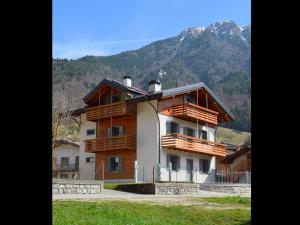 Chata Holiday home in Enguiso with Skiing Nearby Lenzumo di Concei Itálie