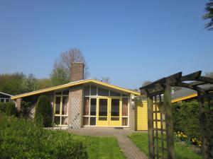 Neat bungalow with garden and terrace, only 19km. from Hoorn