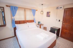 Phòng Giường Đôi Có Phòng Tắm Riêng (Double Room with Private Bathroom)
