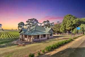 Norms Vineyard Retreat