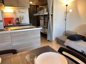 Studio calme à Risoul, 4 couchages, animaux admis, parking - FR-1-330-586