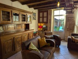 Maison indépendante en pierre, 3 chambres, WiFi et Parking près de Villefagnan - FR-1-653-47