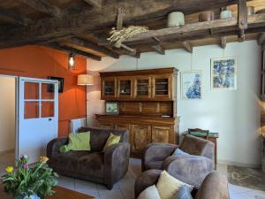 Maisons de vacances Maison de caractere avec jardin, terrasse et equipements famille - Proche plan d'eau et foret - FR-1-653-47 : photos des chambres