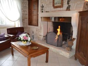 Maisons de vacances Maison de caractere avec jardin, terrasse et equipements famille - Proche plan d'eau et foret - FR-1-653-47 : photos des chambres