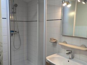 Maisons de vacances Maison de caractere avec jardin, terrasse et equipements famille - Proche plan d'eau et foret - FR-1-653-47 : photos des chambres
