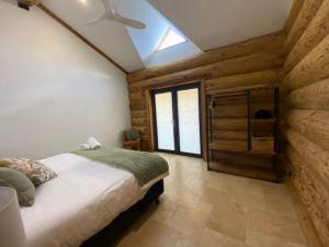 The Log House - Jindabyne