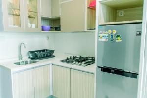 Comfort 1BR at Brooklyn Alam Sutera Apartment By Travelio