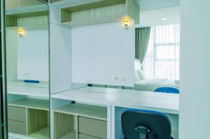 Comfort 1BR at Brooklyn Alam Sutera Apartment By Travelio