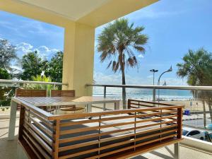 Karon Seaview Beachfront - 2 BR Apartment At Paradox Residence