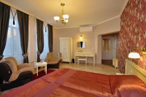 Superior Twin Room room in Villa Paris
