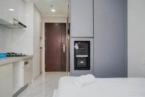 Minimalist Studio at Sky House BSD Apartment By Travelio