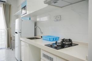 Minimalist Studio at Sky House BSD Apartment By Travelio