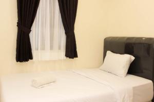 Luxury and Comfy 2BR at Meikarta Apartment By Travelio