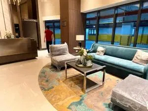 Okada complex 1BR with Balcony View, Sofa, Queen Bed and WIFI 8J - Parañaque