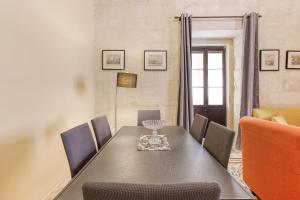 VLT214 - Charming Valletta Townhouse