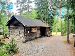 Huvila saunalla ja paljulla Korpilammen rannalla