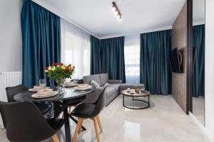 Sun Towers Apartment with Balcony & Parking by Noclegi Renters