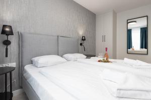 Sun Towers Apartment with Balcony & Parking by Noclegi Renters