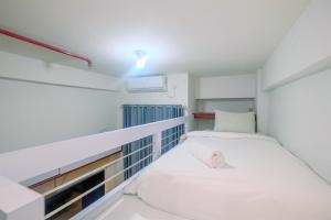 Homey and Comfort Living Studio Room at Dave Apartment By Travelio