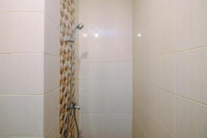 Homey and Comfort Living Studio Room at Dave Apartment By Travelio