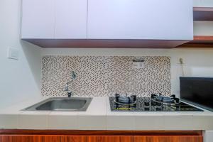 Homey and Comfort Living Studio Room at Dave Apartment By Travelio