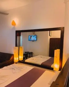 Lavinia Blue Hotel - 拉维尼亚山