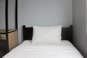 Modern 2BR at Springlake Summarecon Bekasi Apartment By Travelio