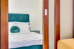 ARI - ARED Luxurious Apartments with Balcony & Free Parking