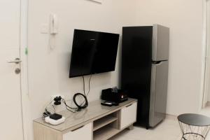 Cozy Stay 2BR Springlake Summarecon Bekasi Apartment By Travelio