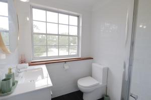 Country 4-Bed Homestead with Games Room & Views