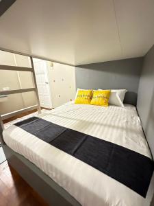 Century Suria Seaview + 3 Bedroom Apartment