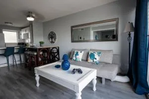 2 bedroom Waikiki Condo Sleeps 6 Free Parking - Кайлуа