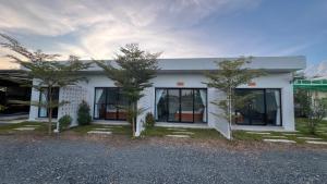 Diamonich Suites Hotel