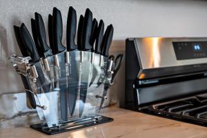 Modern 2 Bedroom King Bed EVCharger Pet-Friendly Balcony