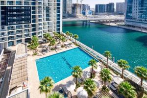Spacious Studio with Pool - Canal & Burj Views