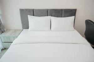 Minimalist and Nice Studio at Tree Park City Cikokol Apartment By Travelio