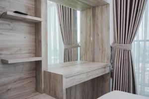 Minimalist and Nice Studio at Tree Park City Cikokol Apartment By Travelio