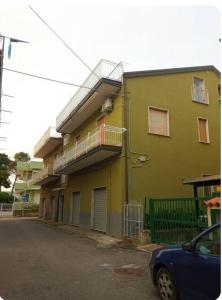 Accasa accanto al mare