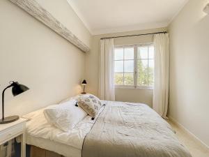 Villas Villa Miradou - pool, sea and valley view, renovated villa : photos des chambres