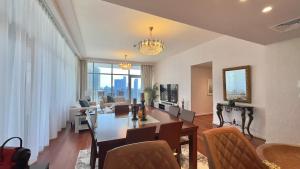 Guest Favorite - Modern 3BR High Views Prime Location at Downtown