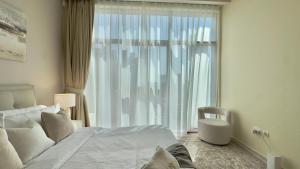 Guest Favorite - Modern 3BR High Views Prime Location at Downtown