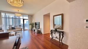 Guest Favorite - Modern 3BR High Views Prime Location at Downtown