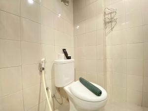 Well Furnished and Private 2BR Mekarwangi Square Cibaduyut Apartment By Travelio